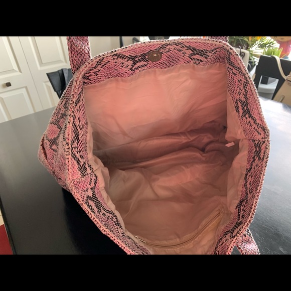 BCBG TOTE - Picture 6 of 6